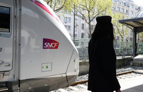 SNCF Réseau, devenu société anonyme, ne peut plus avancer d'argent pour engager ou poursuivre des projets mal ficelés ou dépassant les budgets, selon Mobilettre ( AFP / ERIC PIERMONT )