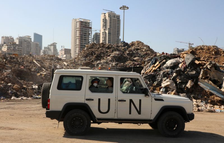 Un véhicule des forces de maintien de la paix de l'ONU (FINUL) est vu au port de Beyrouth