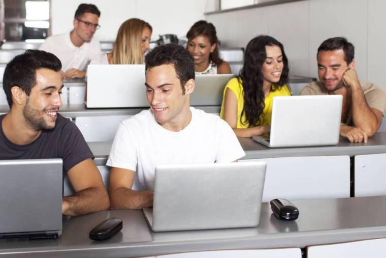 Les écoles d'informatique offrent de multiples débouchés pour les jeunes étudiants.