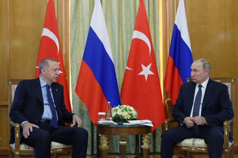 Le président russe Vladimir Poutine et le président turc Recep Tayyip Erdogan le 5 août 2022. ( TURKISH PRESIDENTIAL PRESS SERVI / MURAT KULA )