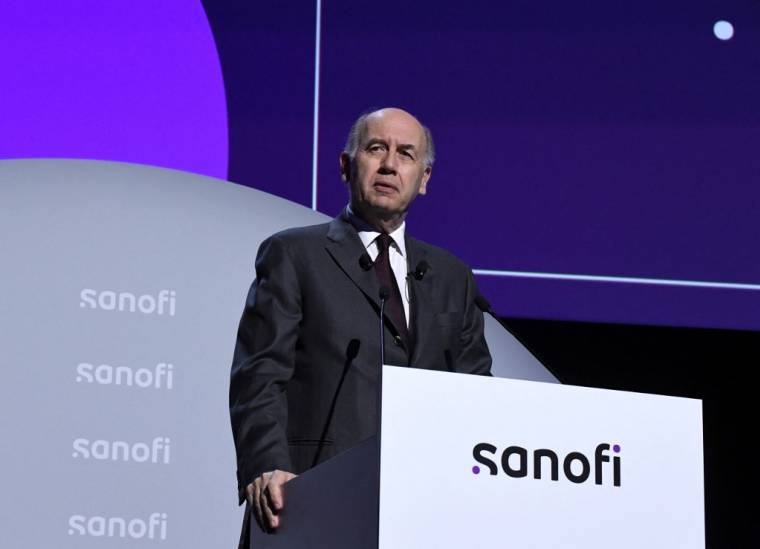 Le président du groupe Sanofi, Paul Hudson, le 3 mai 2022 à Paris ( AFP / ERIC PIERMONT )