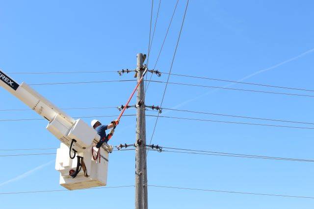 Le médiateur de l’énergie dénonce la hausse des tarifs de l’électricité (Crédit photo: American Public Power Association - Unsplash)