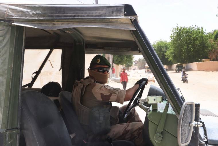 Un militaire français à Faya-Largeau, au Tchad, le 2 juin 2022. ( AFP / AURELIE BAZZARA-KIBANGULA )