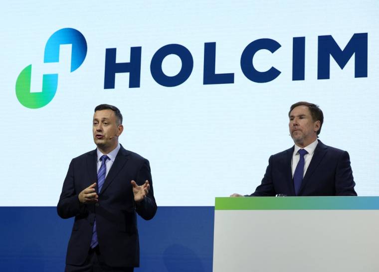 Les PDG d'Holcim, Milan Gutovic (gauche) et Jan Jenisch à Zurich, en Suisse, le 28 février 2024. ( AFP / ARND WIEGMANN )