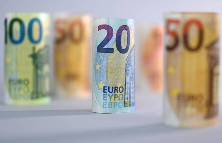 L'illustration montre des billets de banque en euros