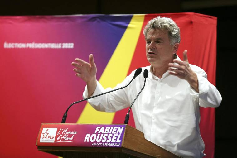 Le candidat communiste à la présidentielle Fabien Roussel, le 9 février 2022. ( AFP / PASCAL POCHARD-CASABIANCA )