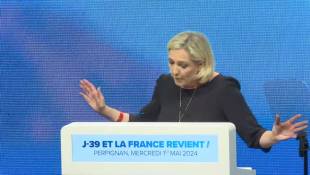 Européennes: Le Pen appelle à "infliger" à Macron une sanction "cinglante"