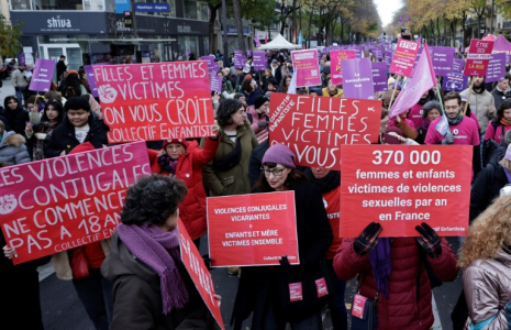 Manifestation à Paris contre les violences faites aux femmes, le 23 novembre 2024 ( AFP / STEPHANE DE SAKUTIN )