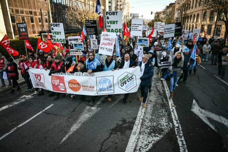 Demonstration in Saint-Etienne, on December 17, 2023, at the call of the Casino inter-union, to defend jobs and express their attachment to the city's emblematic brand (AFP / OLIVIER CHASSIGNOLE)
