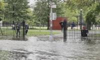 Images d'une route inondée près de McCarren Park à Brooklyn, New York