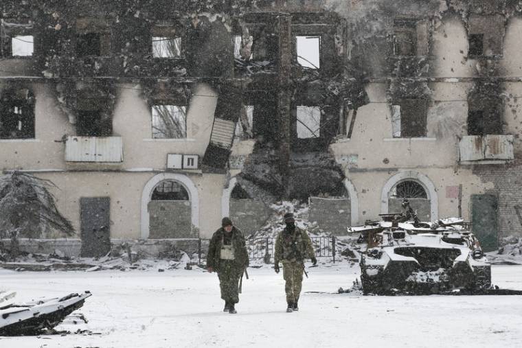VERS UN DÉBUT DU RETRAIT DES ARMES LOURDES DANS L’EST DE L’UKRAINE CE MARDI, SELON BERLIN