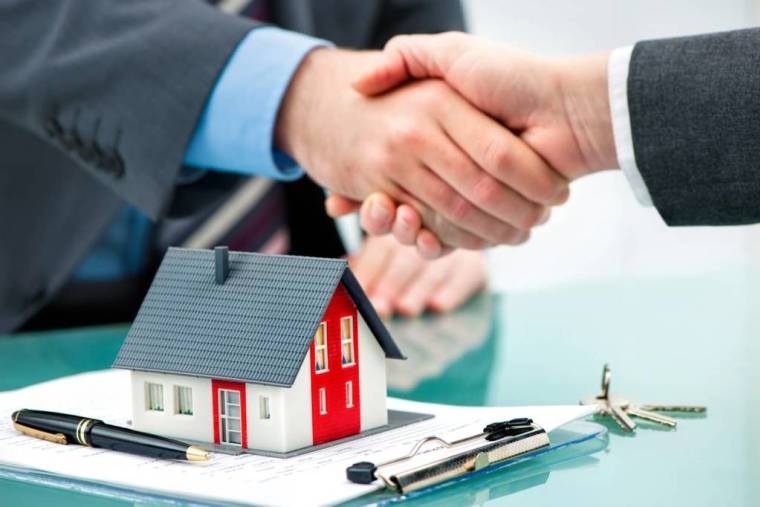 Devez-vous domicilier vos revenus chez la banque qui vous accorde un prêt immobilier ? / iStock.com - AlexRaths