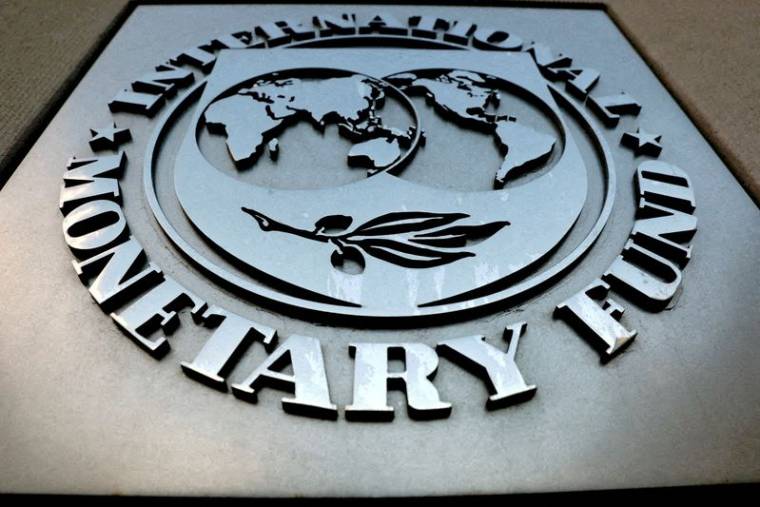 Le logo du Fonds monétaire international (FMI) vu à l'extérieur du bâtiment de son siège à Washington