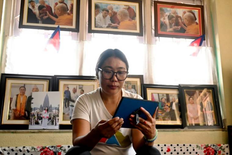 Nima Doma Sherpa, qui a perdu son mari Tsering Onchu, 33 ans, dans l'avalanche sur l'Everest de 2014, le 8 avril 2024  ( AFP / Prakash MATHEMA )