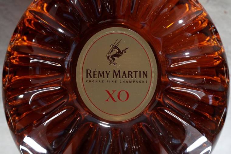 Une bouteille de cognac Remy Martin XO