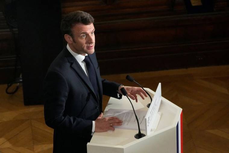 Emmanuel Macron prononce un discours rendant hommage à Gisele Halimi