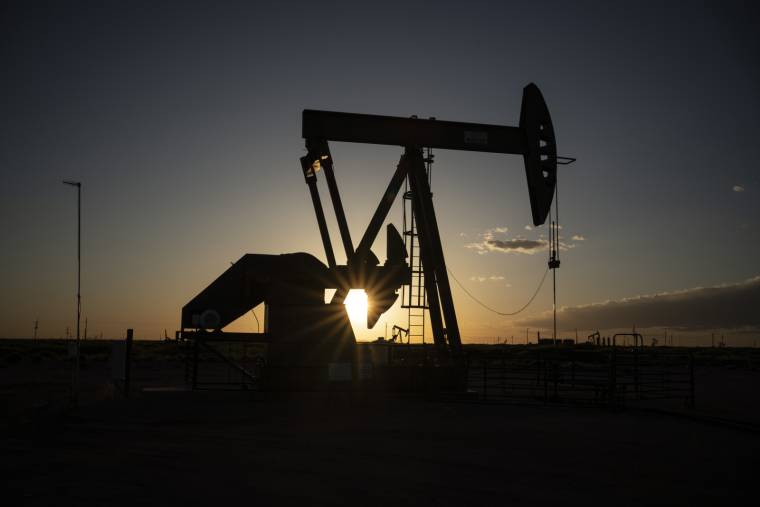 Un puits de pétrole près de Loco Hills le 23 avril 2020 au Nouveau-Mexique. ( AFP / Paul Ratje )