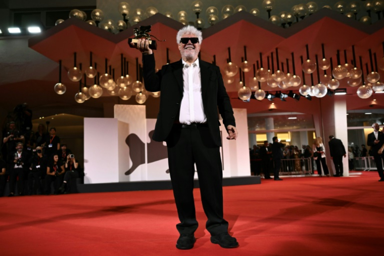 Le réalisateur espagnol Pedro Almodovar, Lion d'or à Venise pour "La chambre d'à côté", le 7 septembre 2024 à Venise  ( AFP / Marco BERTORELLO )