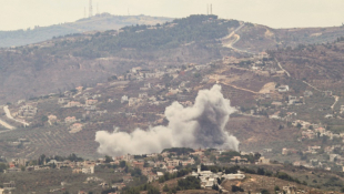 De la fumée au-dessus du village de Kfar Kila, dans le sud du Liban, après un bombardement israélien le 20 septembre 2024 ( AFP / Rabih DAHER )