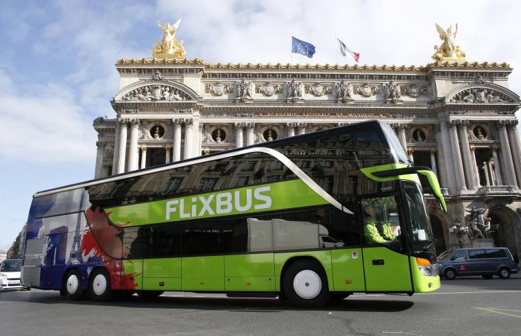 Un bus FlixBus, le 19 mai 2015, à Paris ( AFP / THOMAS SAMSON )
