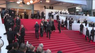Cannes: Catherine Deneuve et Chiara Mastroianni sur le tapis rouge de "Marcello Mio"
