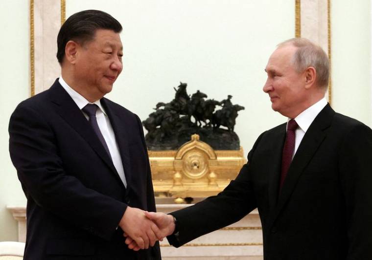 Vladimir Poutine s'entretient avec son homologue chinois Xi Jinping