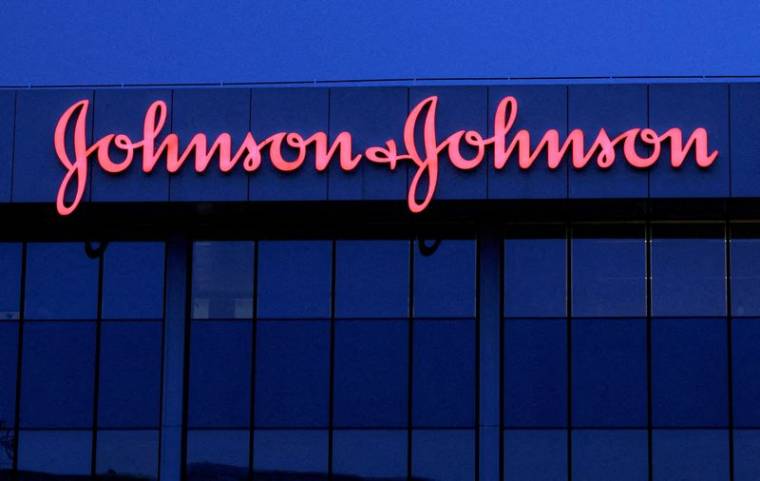 Le logo de Johnson & Johnson dans un bureau bruxellois de la société à Diegem