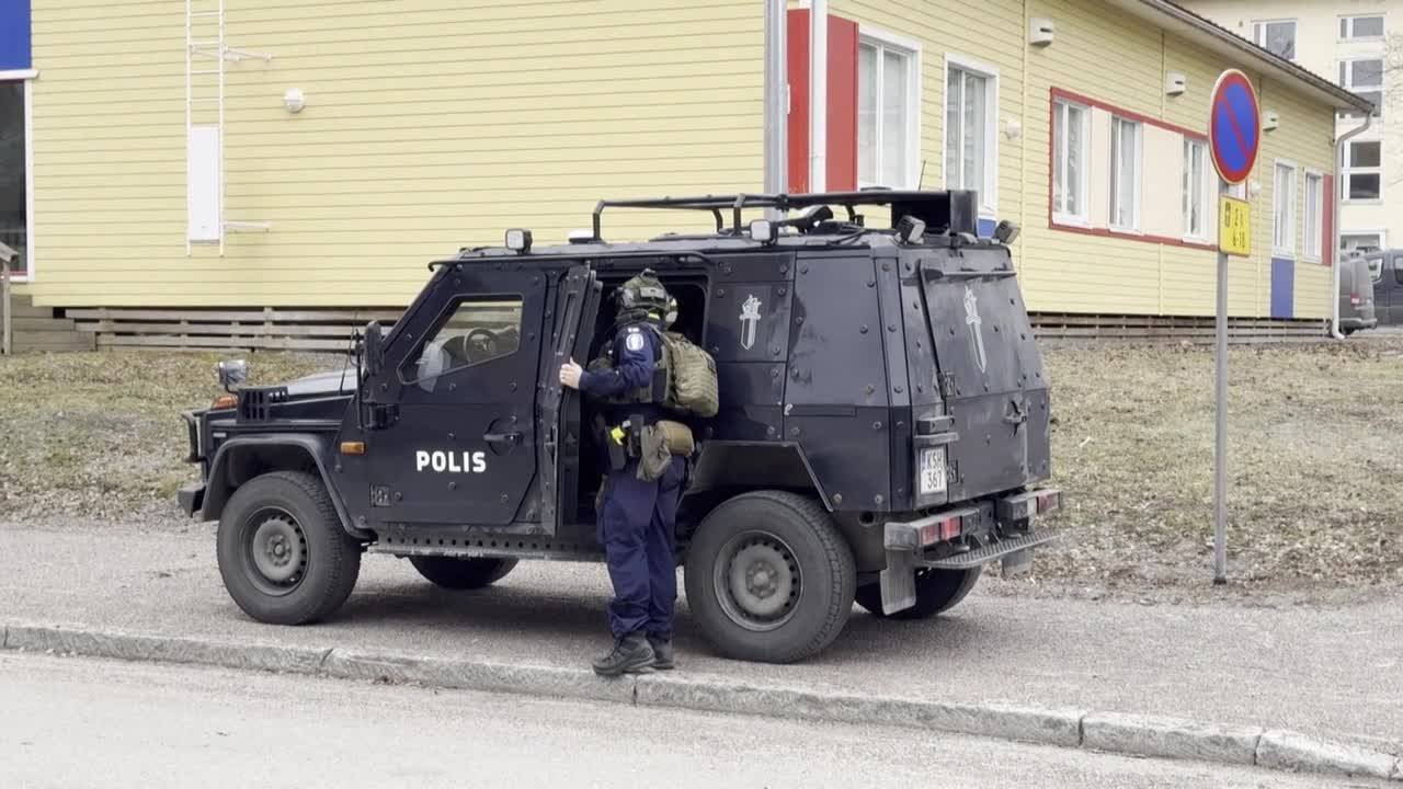 La police sur les lieux d'une fusillade dans une école finlandaise