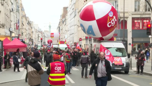 Face aux plans sociaux, manifestation "pour l'emploi et l'industrie" à Paris