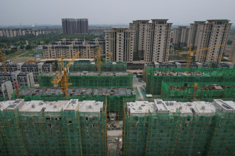 Des immeubles résidentiels en construction à Tianjin, dans l'est de la Chine, le 5 juin 2024 ( AFP / Jade GAO )