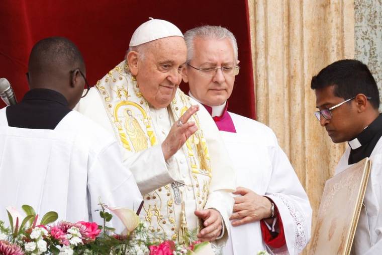 Le pape François délivre son message "Urbi et Orbi" sur la place Saint-Pierre