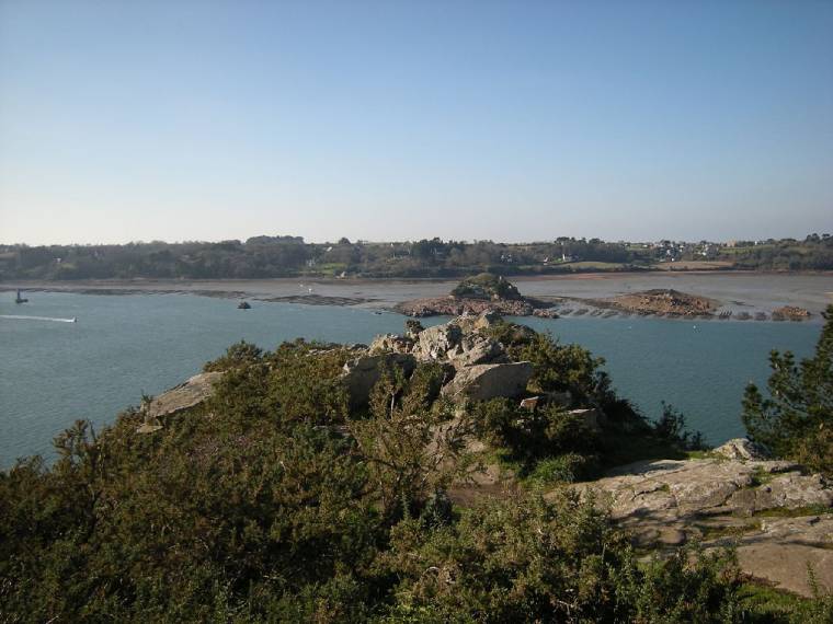 Cette île privée bretonne attend son Robinson (Crédit photo: Barbetorte - Wikimedia Commons)