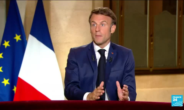 REPLAY - Emmanuel Macron répond aux questions de France 24 et RFI