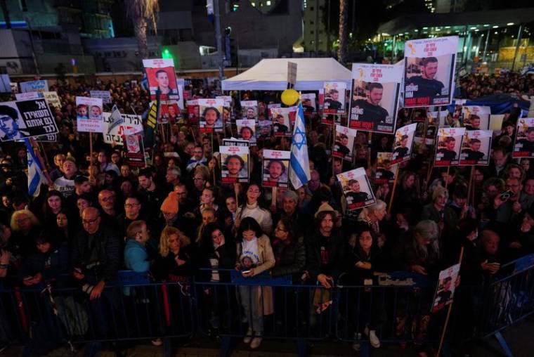 Manifestation sur la "Place des Otages" pour marquer les 100 jours de l'attaque du Hamas, à Tel Aviv