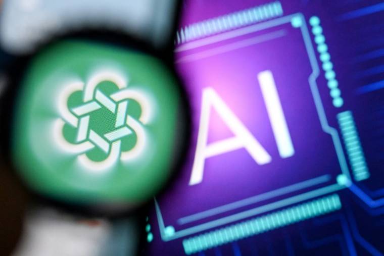 OpenAI, le créateur de ChatGPT, a lancé fin 2022 la révolution de l’IA générative, qui permet de produire des contenus sur simple requête en langage courant ( AFP / Kirill KUDRYAVTSEV )