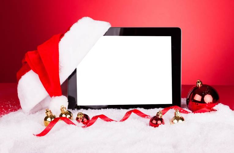 (Crédits photo : Adobe Stock - Tablette tactile reçue à Noël à protéger comme les autres objets électroniques du quotidien)