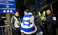 La sécurité contrôle les supporters avant le match de football France-Israël au Stade de France à Saint-Denis, le 14 novembre 2024 ( AFP / Bertrand GUAY )