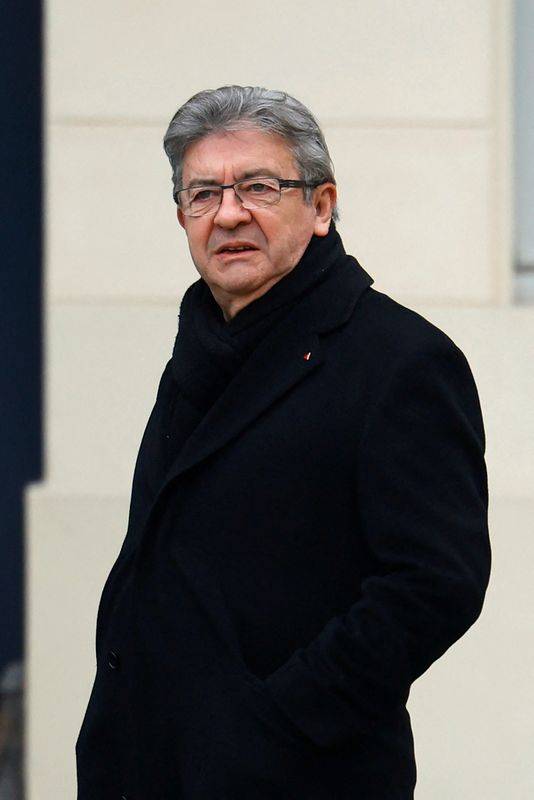 Jean-Luc Mélenchon, chef de file de La France insoumise, devant l'Assemblée nationale à Paris
