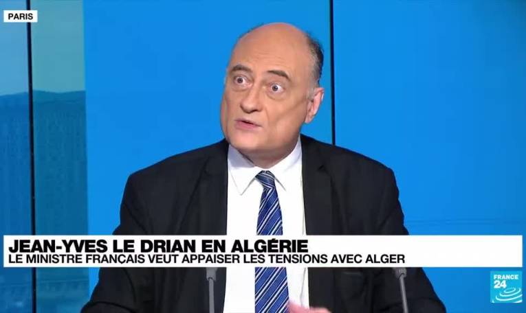 La France tend la main à l'Algérie, Le Drian appelle à une "relation apaisée"