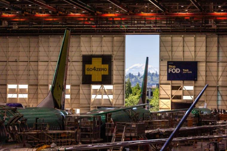 Une usine de Boeing, avec le mont Rainier en arrière-plan, le 25 juin 2024 à Renton (Etat de Washington) ( POOL / Jennifer Buchanan )