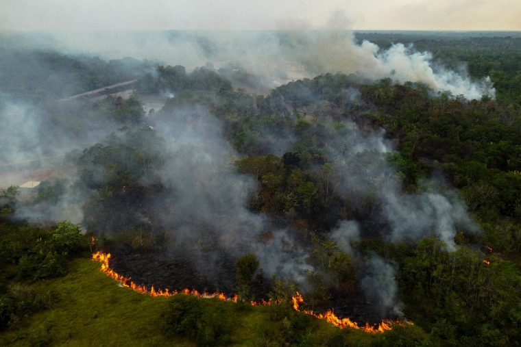 Des feux de déforestation à Manaquiri, au Brésil, le 6 septembre 2023. ( AFP / MICHAEL DANTAS )