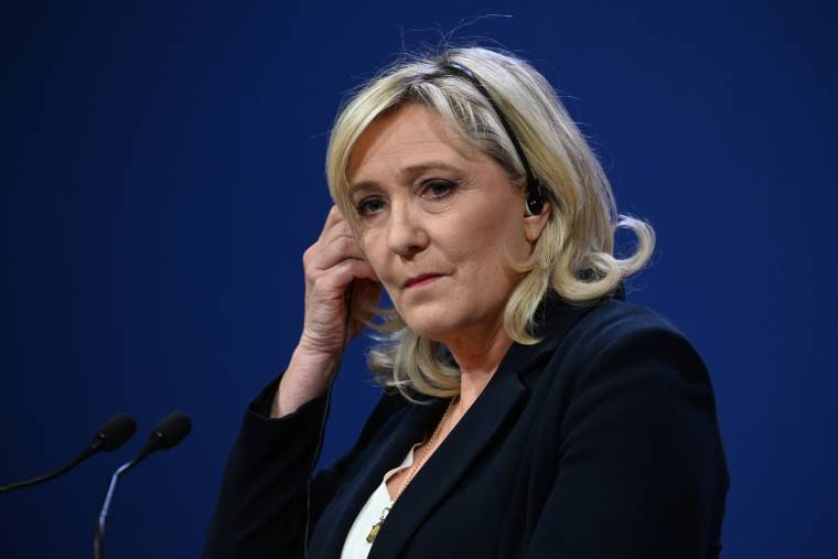 Marine Le Pen, le 26 octobre 2021, à Budapest. ( AFP / ATTILA KISBENEDEK )