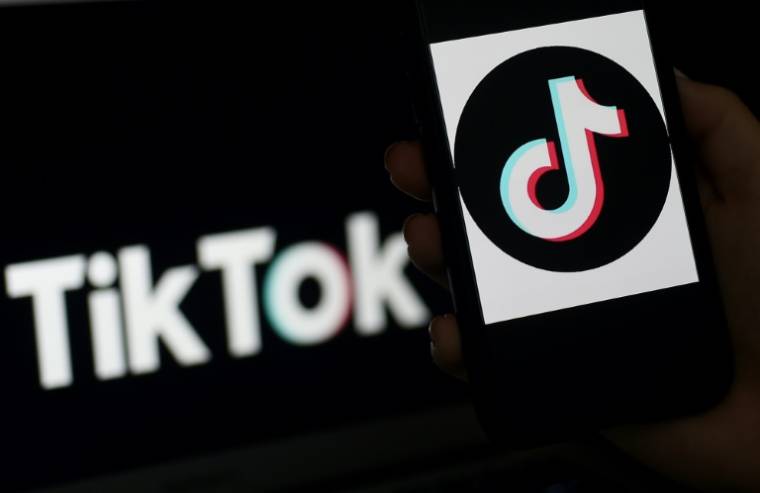 Le logo de TikTok sur un écran d'iPhone, le 13 avril 2020 à Arlington, aux Etats-Unis ( AFP / Olivier DOULIERY )