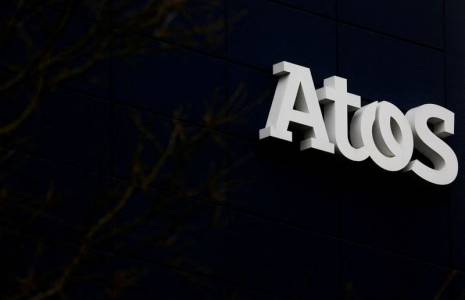 Le logo d'Atos sur un bâtiment du groupe à Nantes
