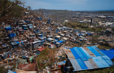 Le bidonville de Kawéni ravagé par le passage du cyclone Chido à Mayotte, le 20 décembre 2024 à Mamoudzou ( AFP / DIMITAR DILKOFF )