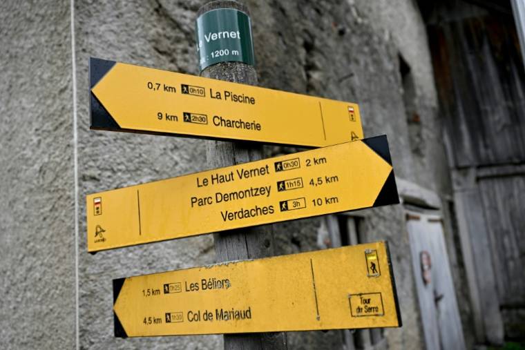 Le village de Vernet (Alpes-de-Haute-Provence) le 31 mars 2024 ( AFP / NICOLAS TUCAT )