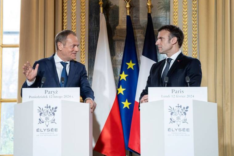 Donald Tusk et Emmanuel Macron lors d'une rencontre à Paris