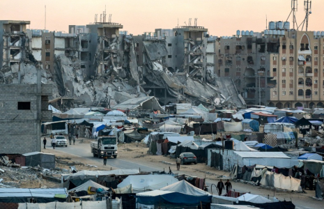 Camp de déplacés dans le nord de Khan Younis, ville située dans le sud de la bande de Gaza, le 22 décembre 2024 ( AFP / Bashar TALEB )