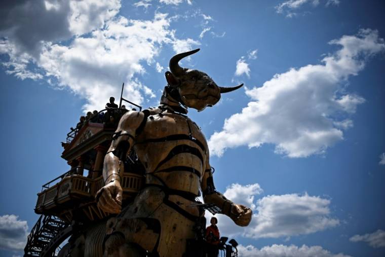 Le Minautore, géant d'acier et de bois d'une cinquantaine de tonnes, à Toulouse le 17 mai 2023 ( AFP / Valentine CHAPUIS )