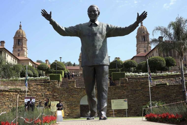 L’AFRIQUE DU SUD CÉLÈBRE LE PREMIER ANNIVERSAIRE DE LA MORT DE NELSON MANDELA